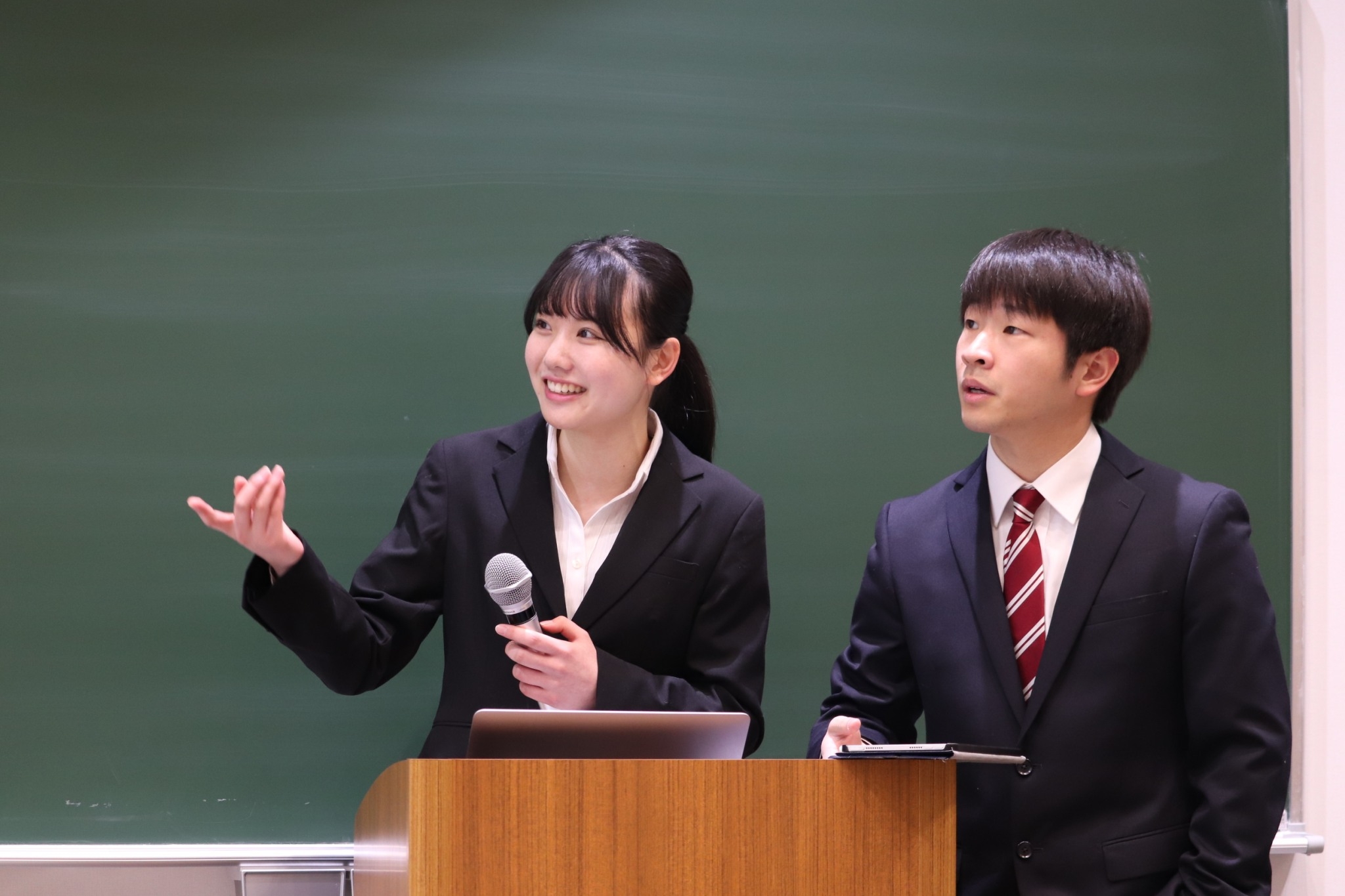 8ACE86BB-9EF8-4C00-912F-2AA694E9C152