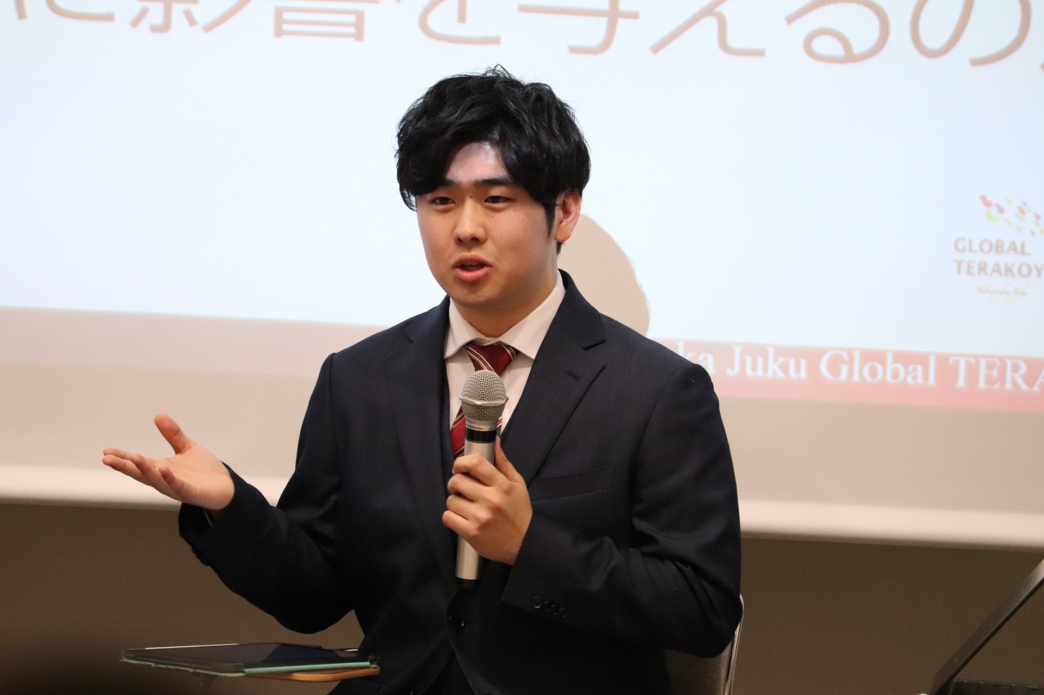 DA43B8F5-441D-4CA4-BBD2-4F7AD3313DA4